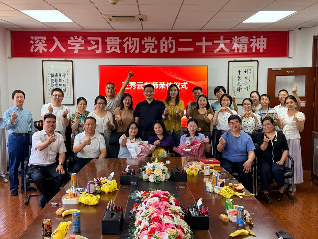 共同见证这一温情时刻